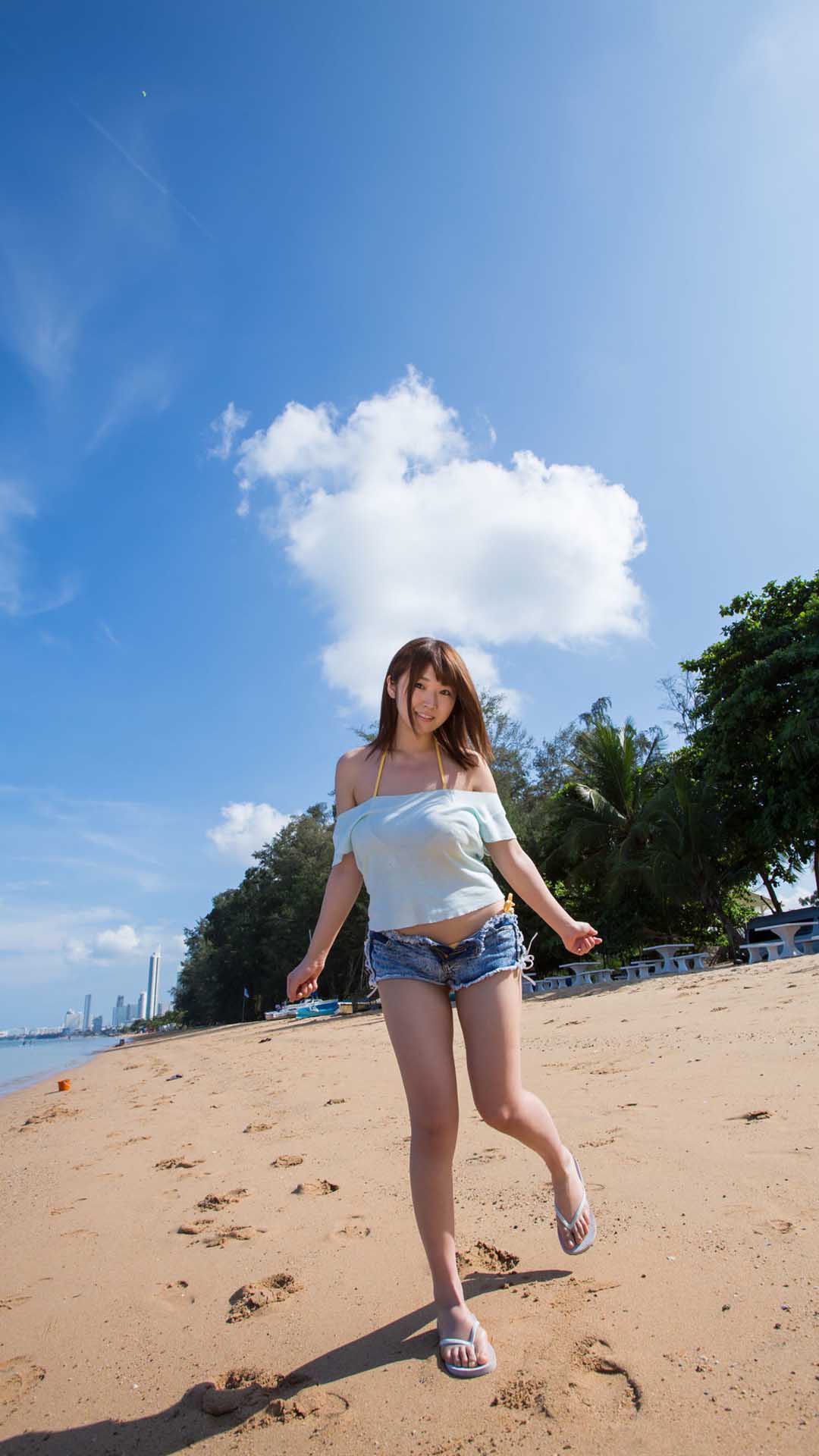 日本夏季海滩美女比基尼写真高清 第一张
